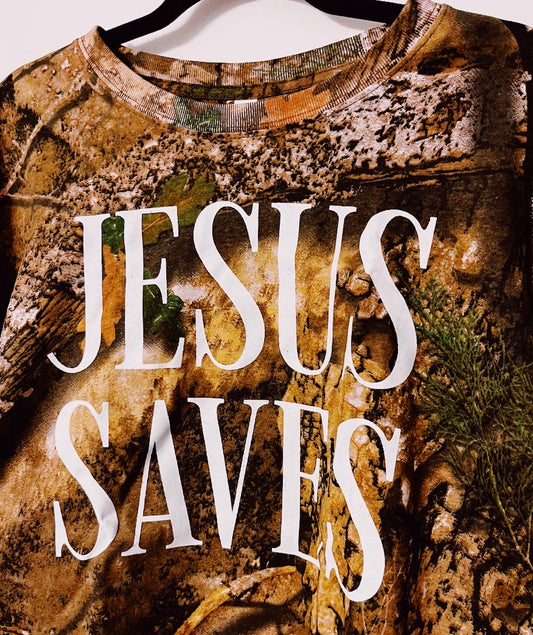 CAMO JESUS SAVES TEE