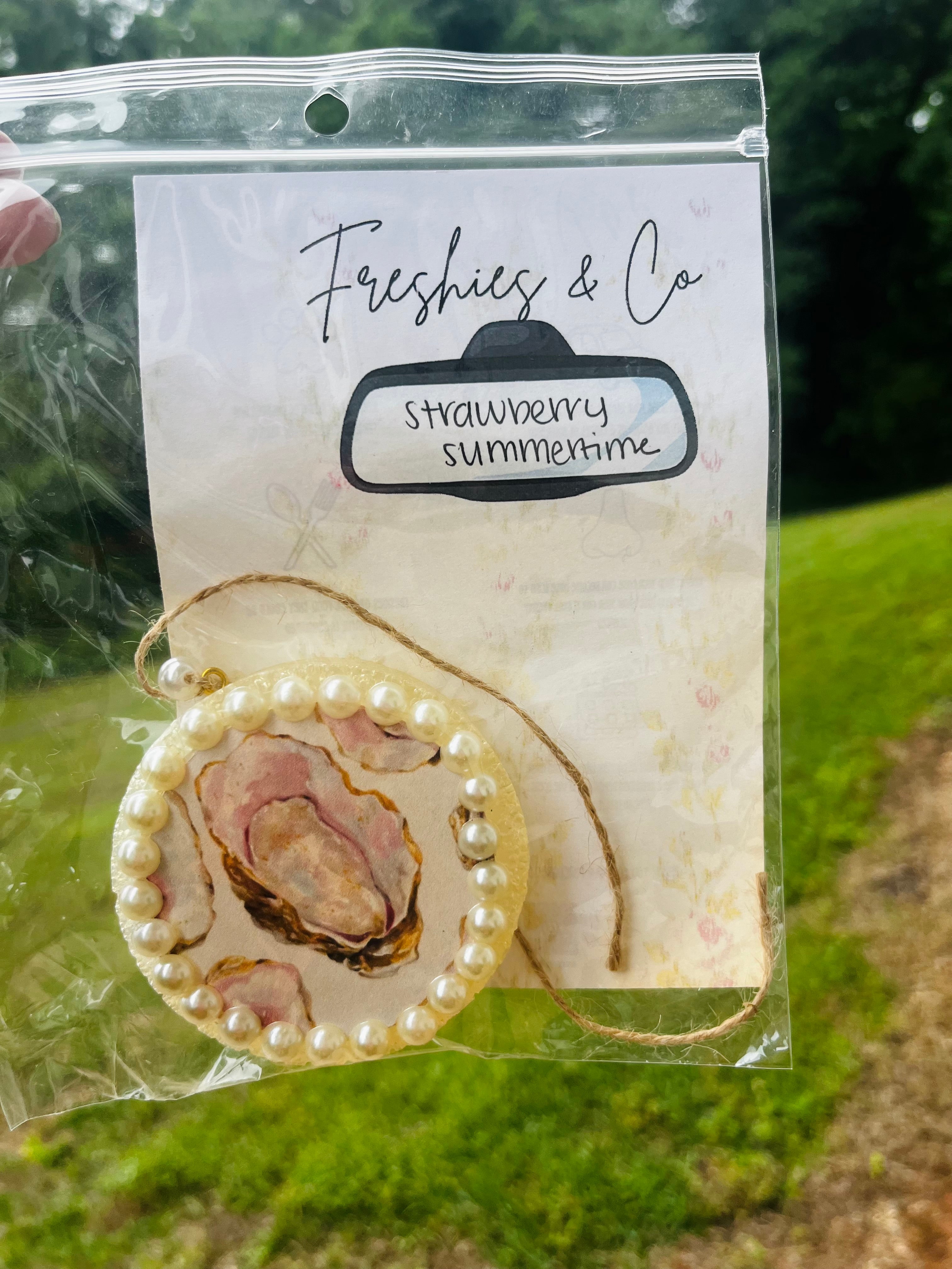 Multicolored oyster freshie